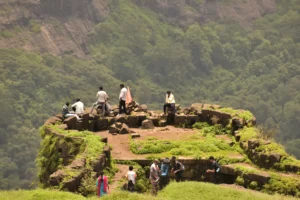 Famous Treks In Maharashtra In Marathi